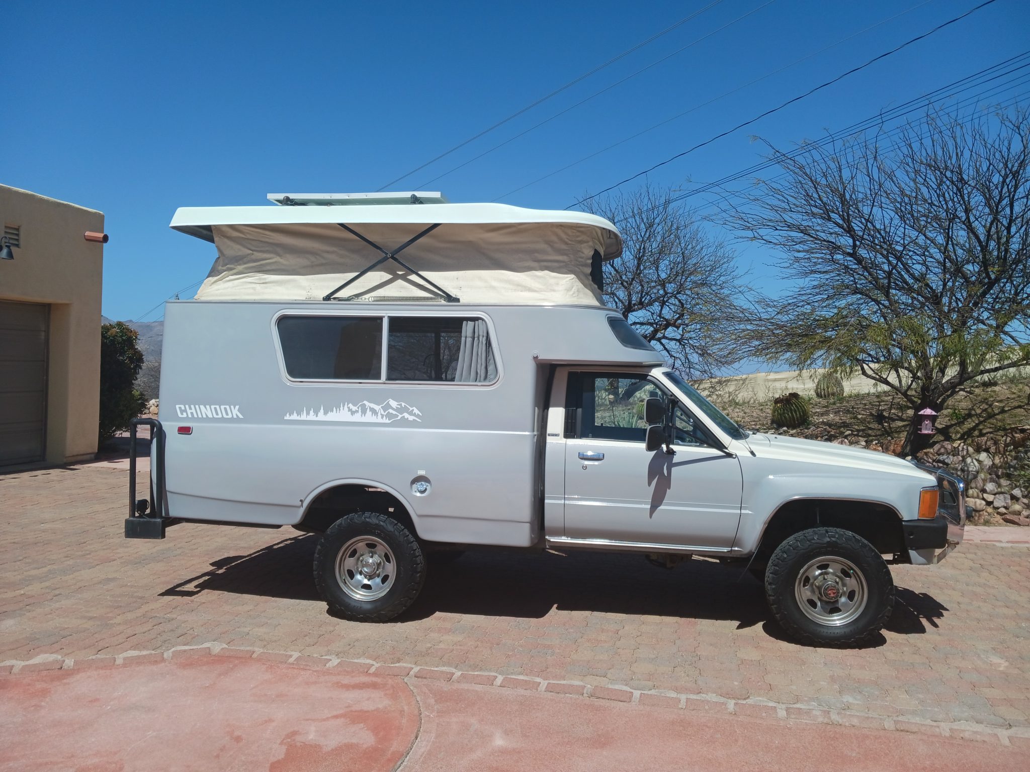 1984 Toyota Pickup (N50/N60/N70 1984-1988) zu verkaufen – Lifted Chinook Camper 4x4