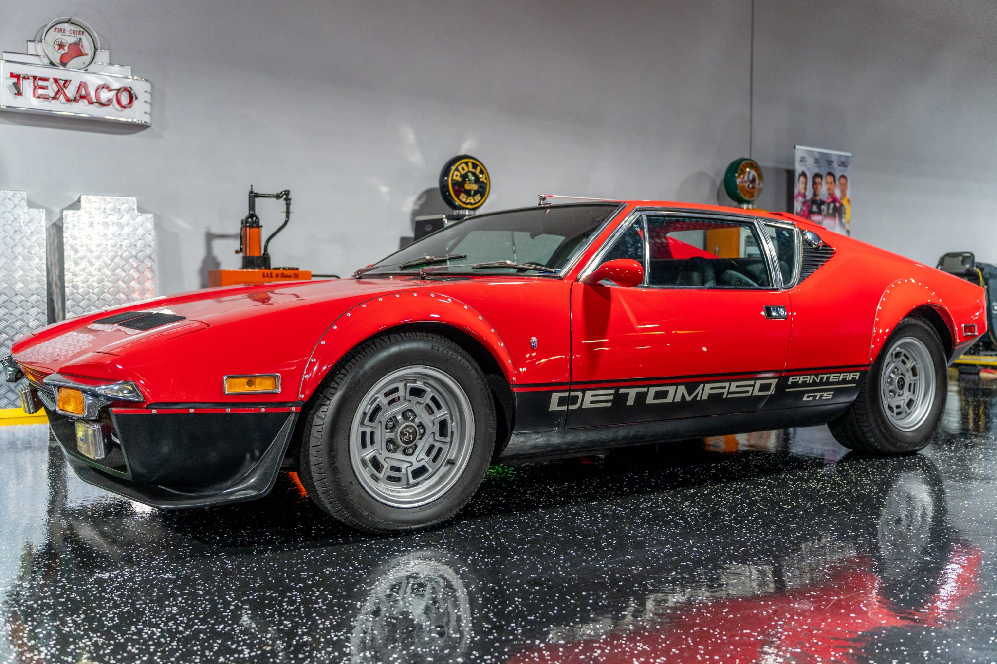 1972 DeTomaso Pantera à vendre – Red et Black V8 351 à cinq rapports