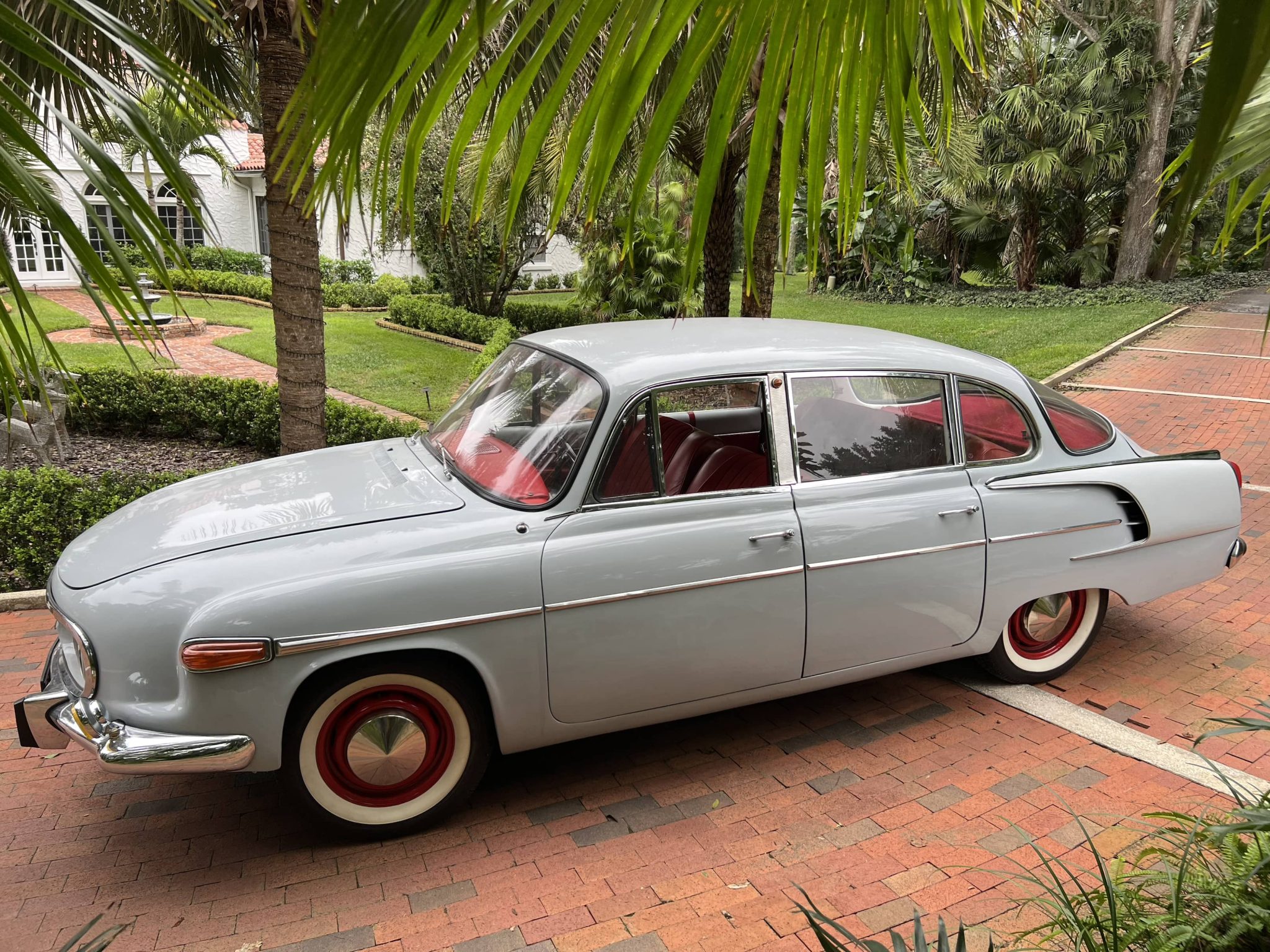 1969 Tatra 2-603 II for Sale – Gray Air-Cooled V8 Four-Speed Sedan