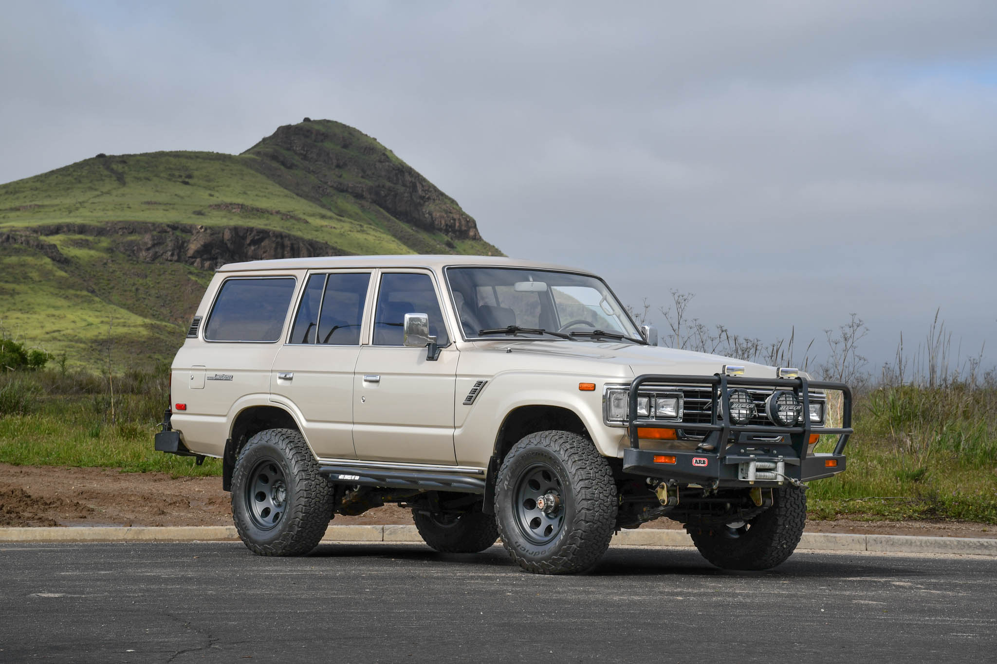 1989 Toyota Land Cruiser 60-Series for Sale – Beige Vortec V8 Off-Road Build