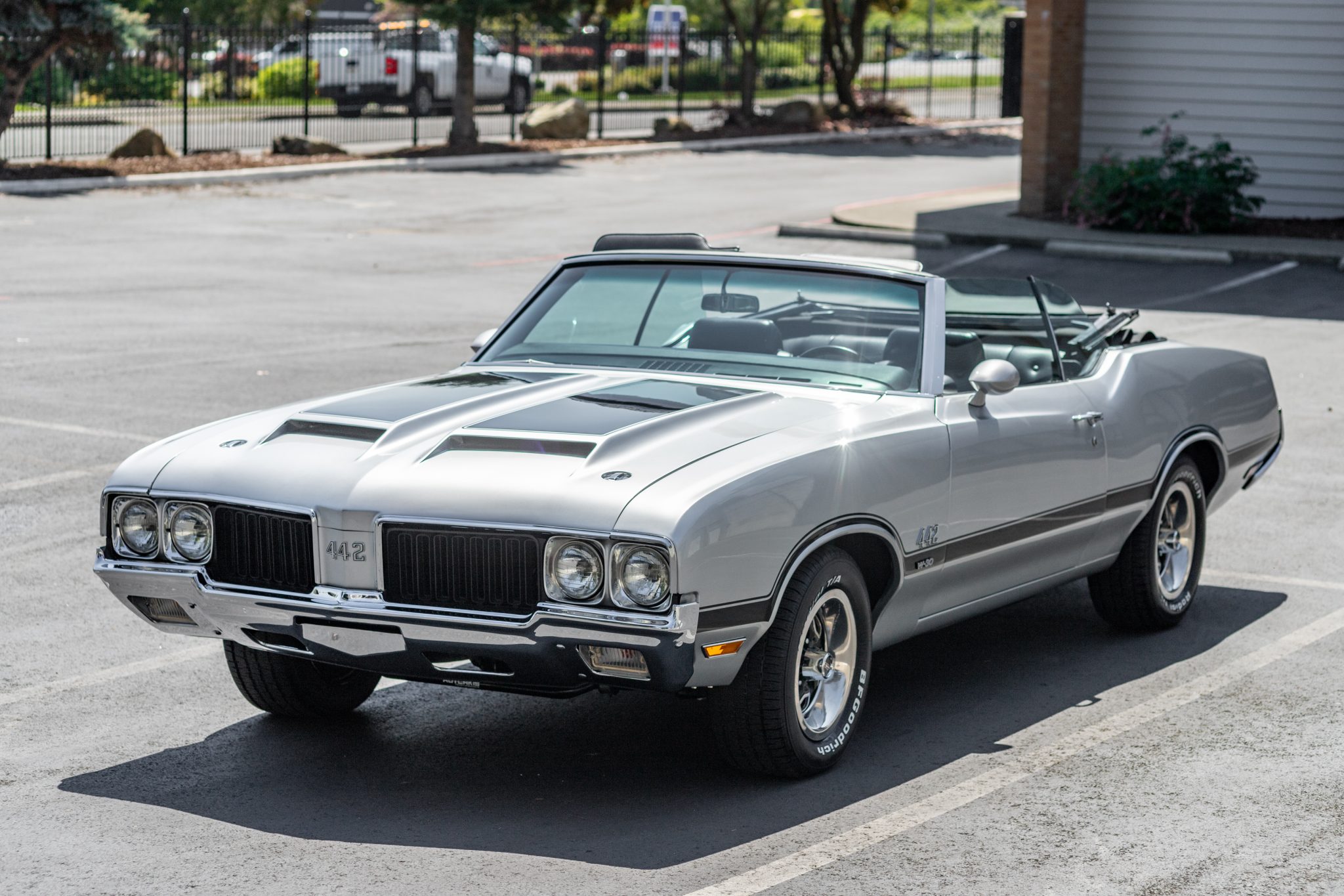 1970 Oldsmobile 442 for Sale – Silver 455 V8 Four-Speed Convertible
