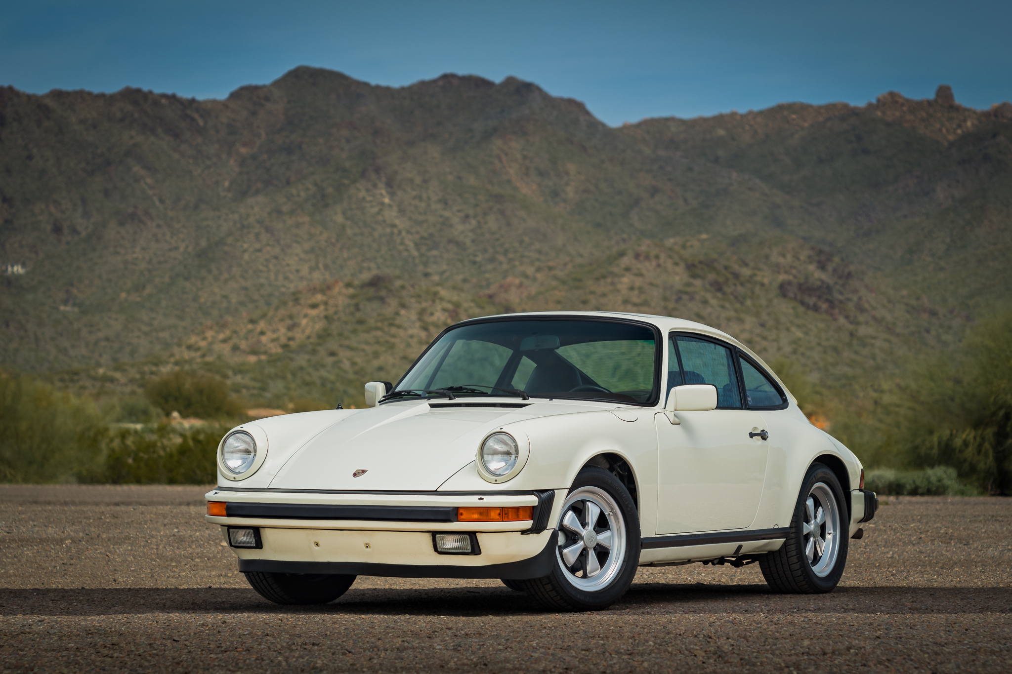 1984 Porsche 911 Carrera 3.2 zu verkaufen – Chiffon White Klassiker mit Fünfgang
