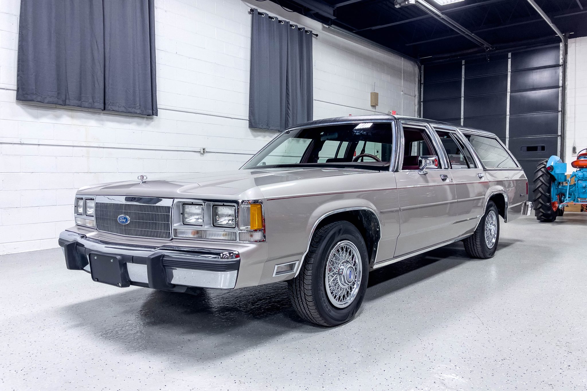 1991 Ford LTD for Sale – Light Titanium V8 Station Wagon