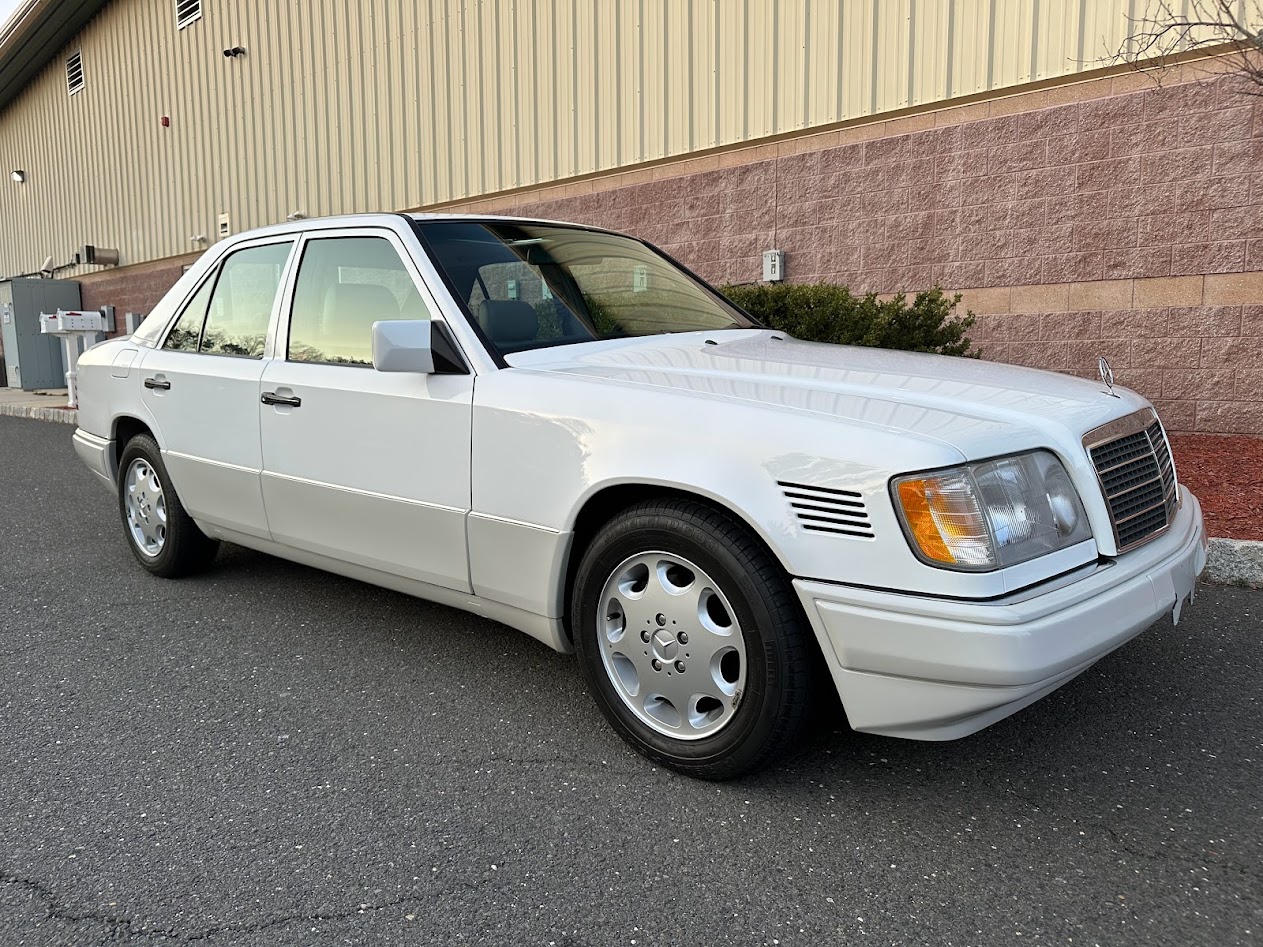1995 Mercedes-Benz W124 E-Class à vendre – Berline diesel Polar White automatique
