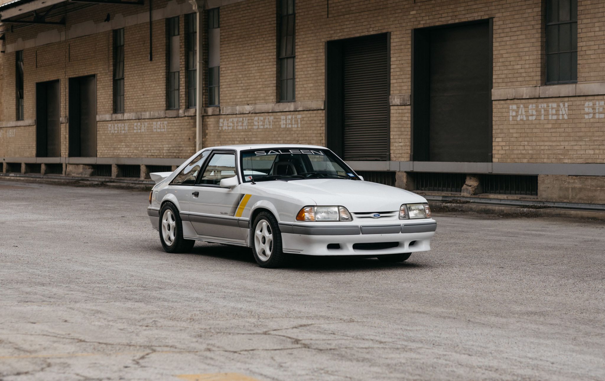 1989 Ford Saleen à vendre – V8 5,0 litres Oxford White