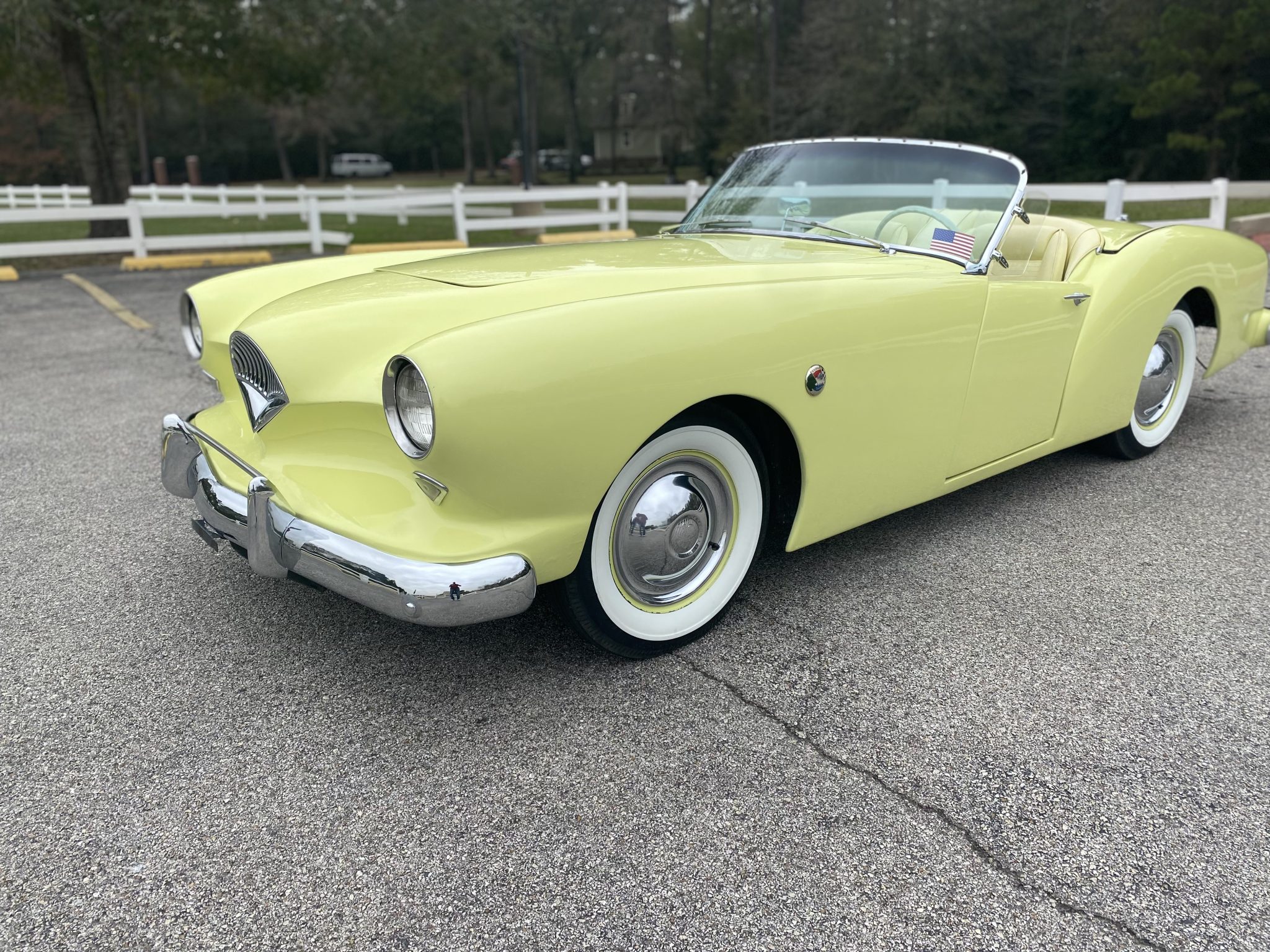 1954 Kaiser Darrin for Sale – Yellow Sliding-Door Roadster