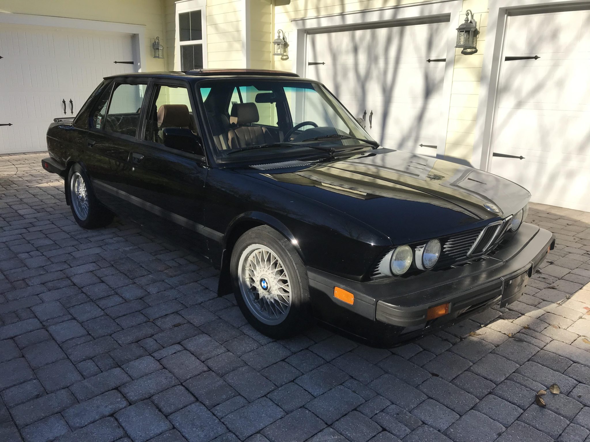 1988 BMW E28 M5 for Sale – Black Five-Speed Sports Sedan