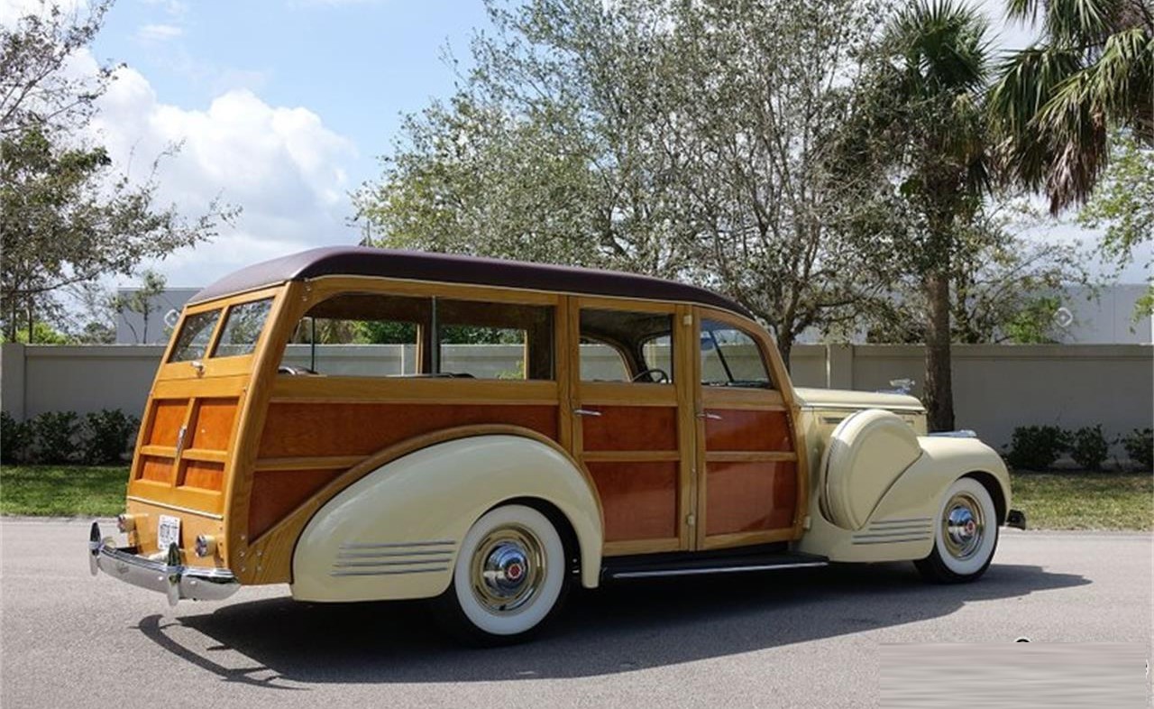 Packard Deluxe
