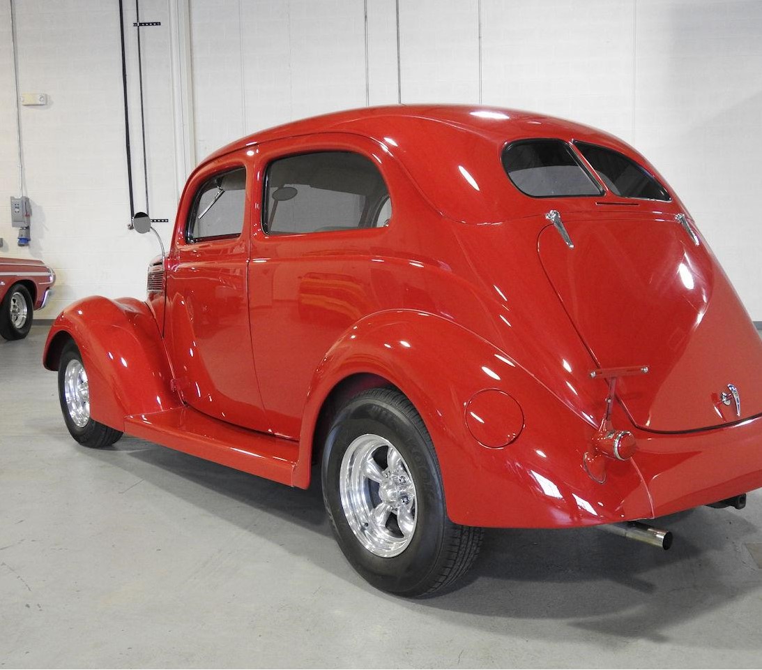 1937 Ford Sedan
