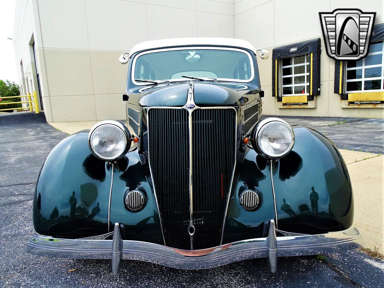 1936 Ford Sedan