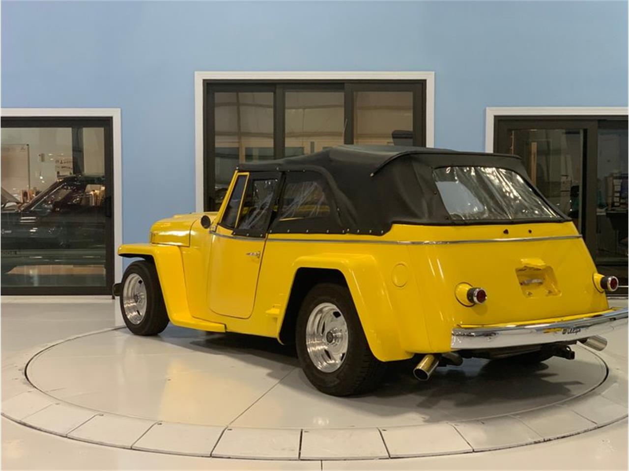 Willys Jeepster