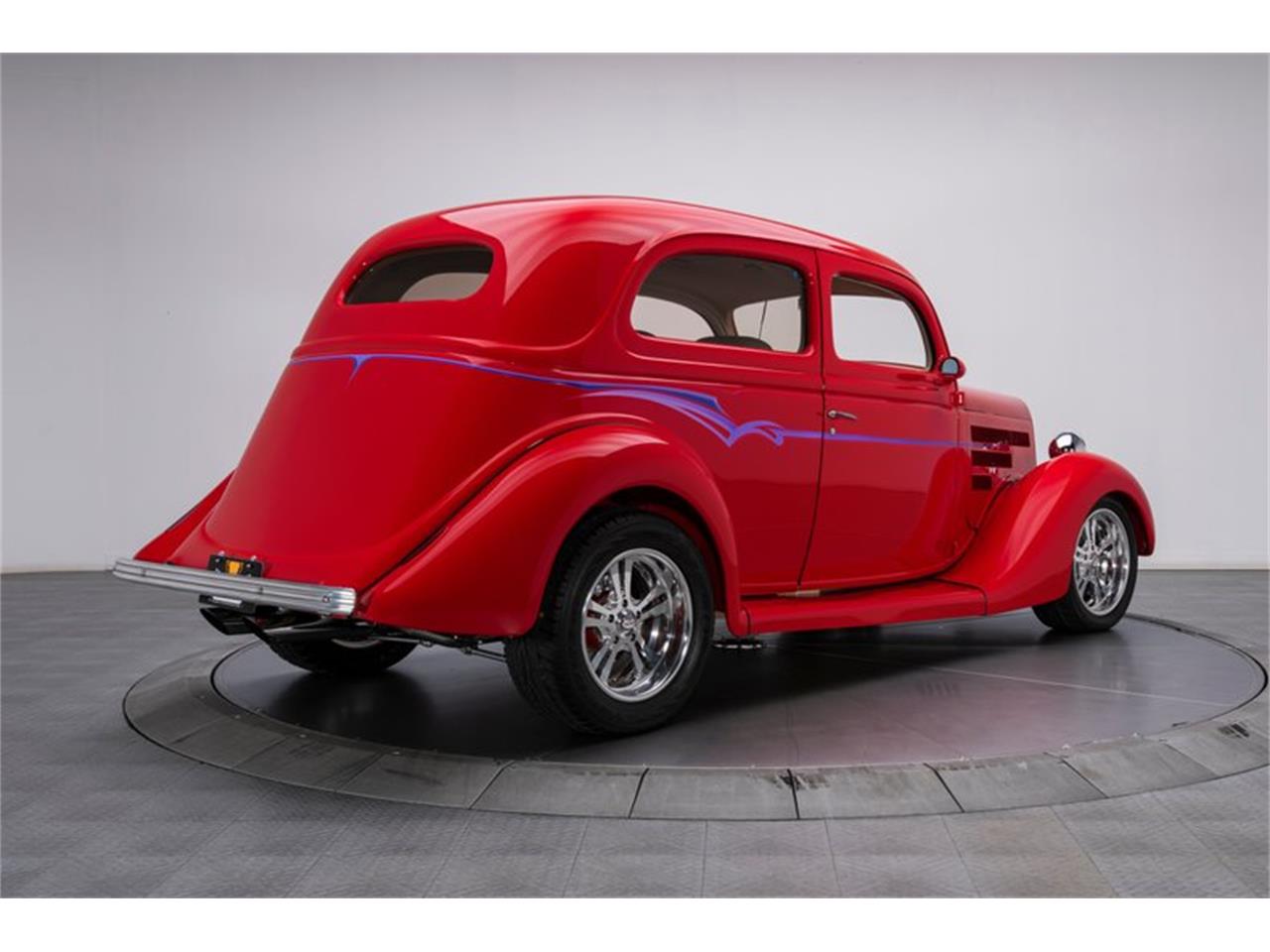 1935 Ford Sedan