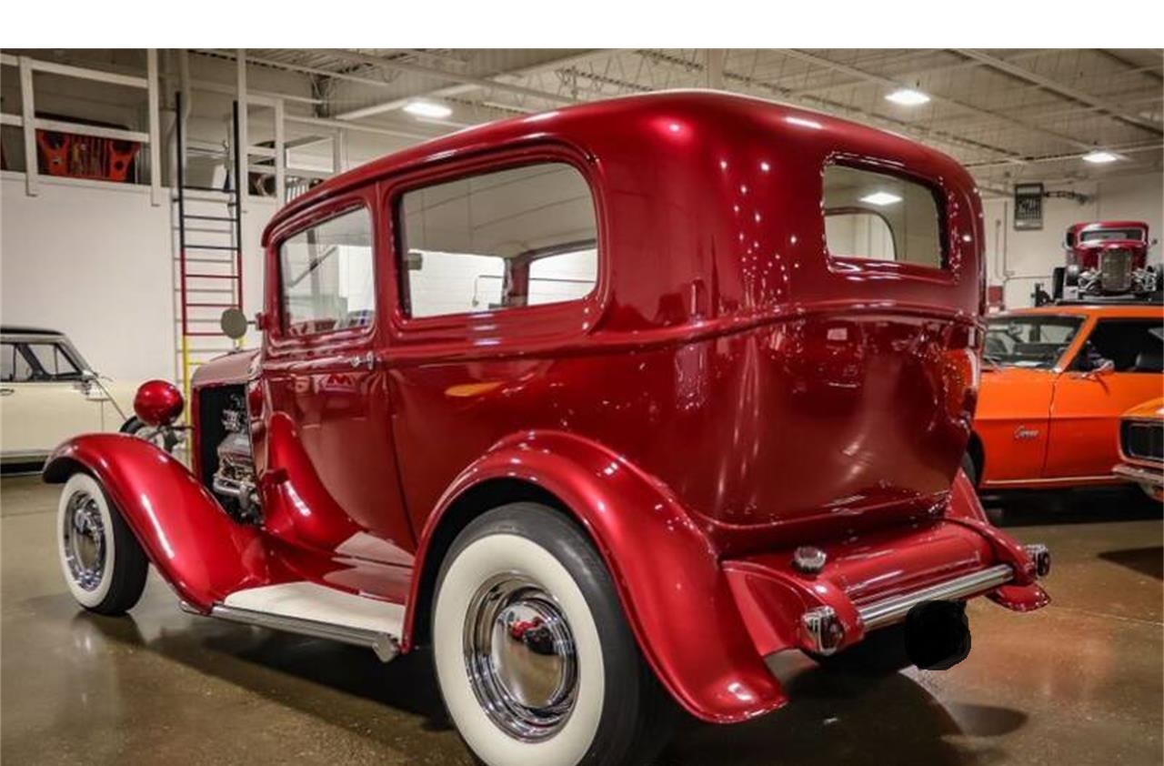 1932 Ford 2-Dr Sedan