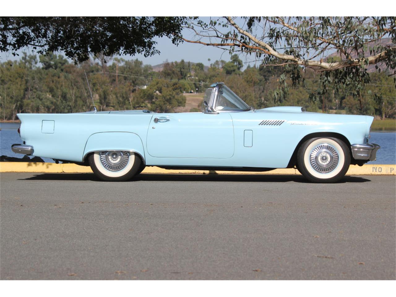 1957 Ford Thunderbird