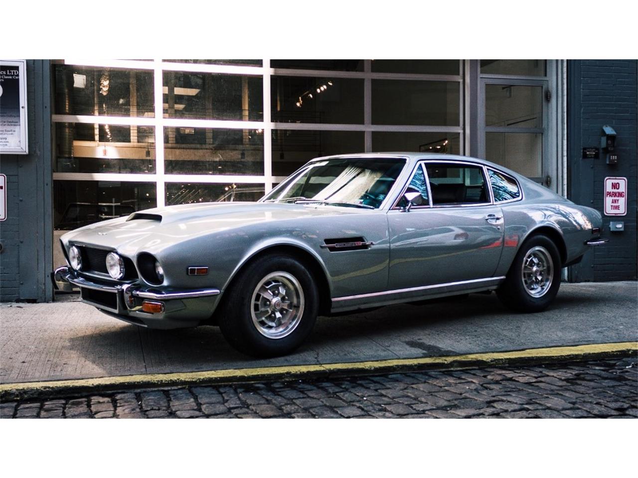 Aston Martin V8