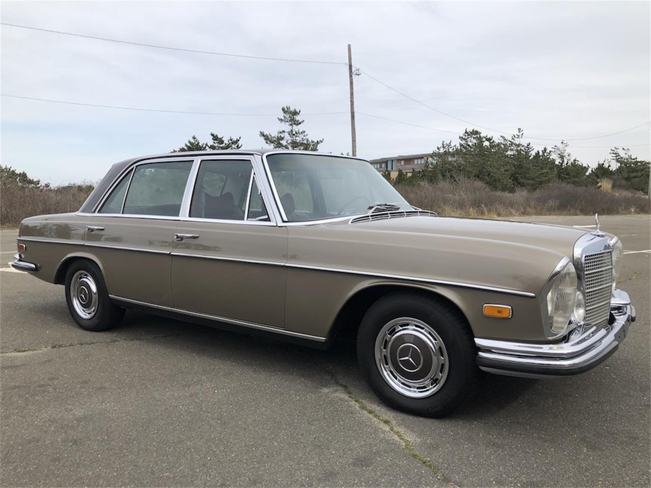Mercedes-Benz 300SEL