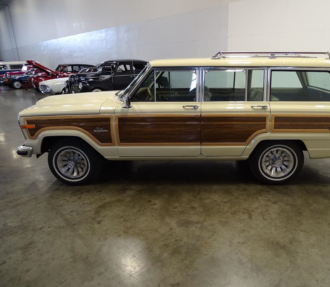 Jeep Grand Wagoneer