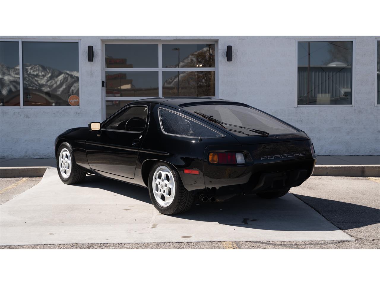 Porsche 928