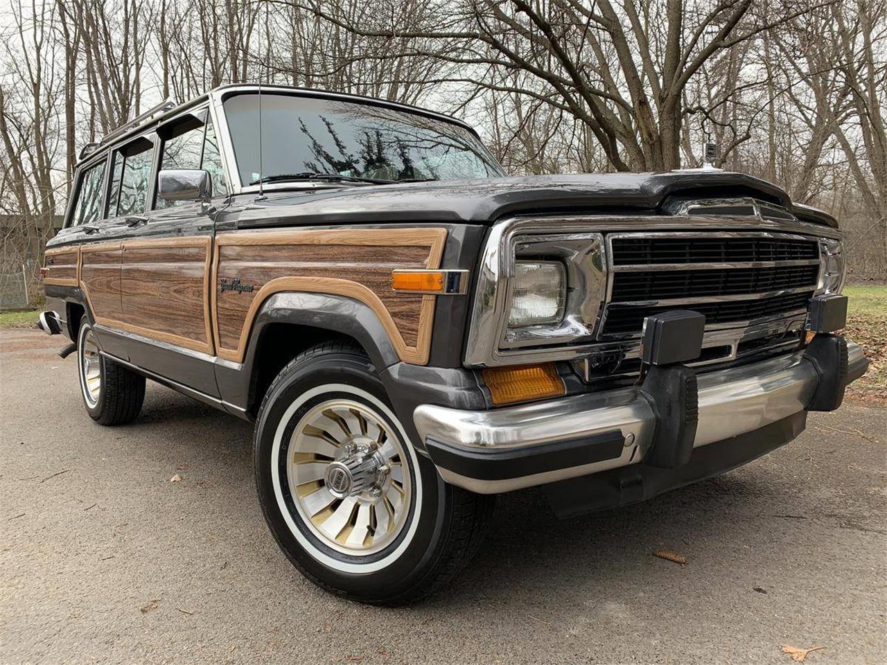 Jeep Grand Wagoneer