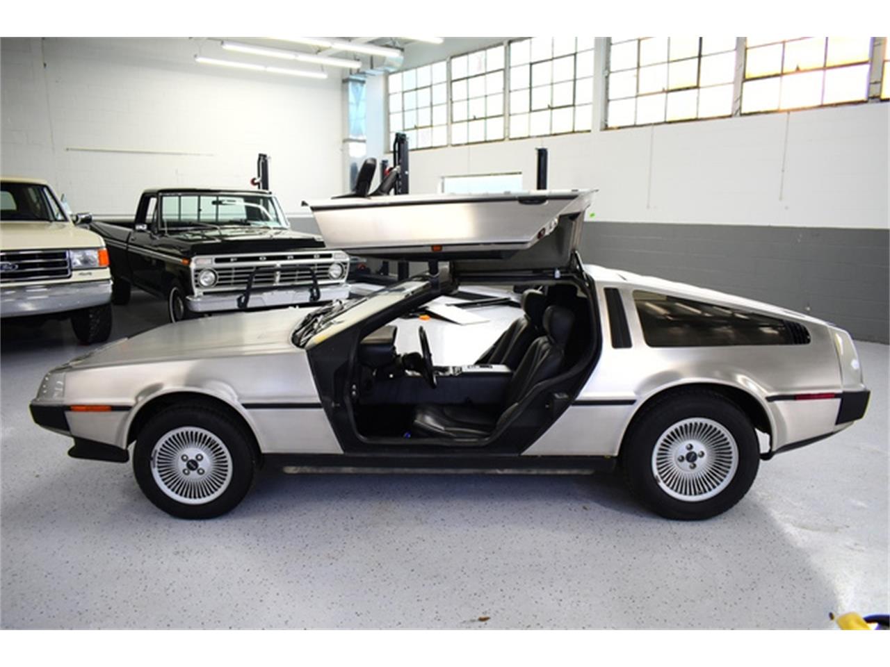 DeLorean DMC 12