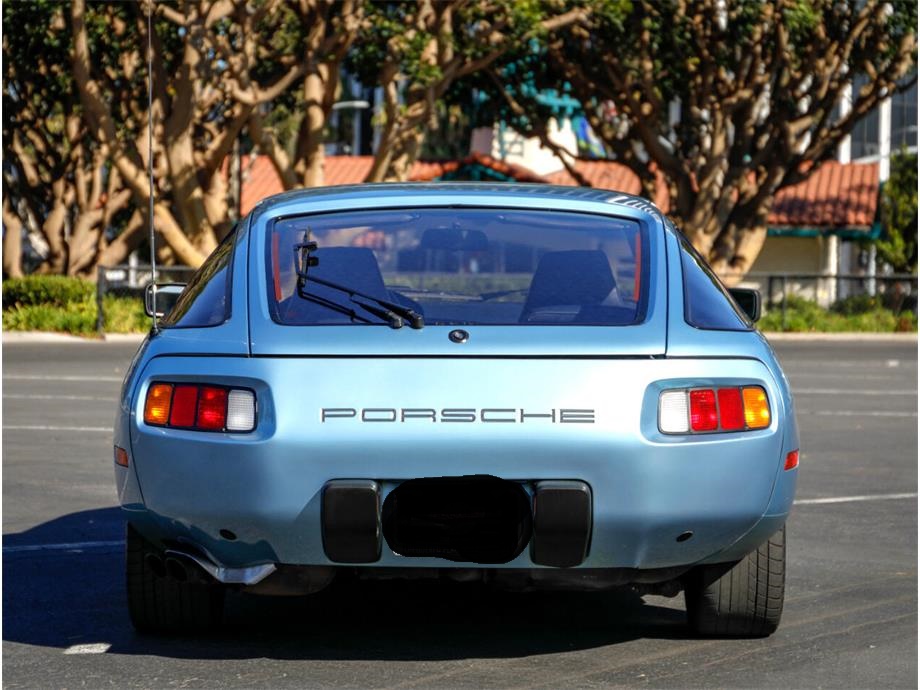 Porsche 928