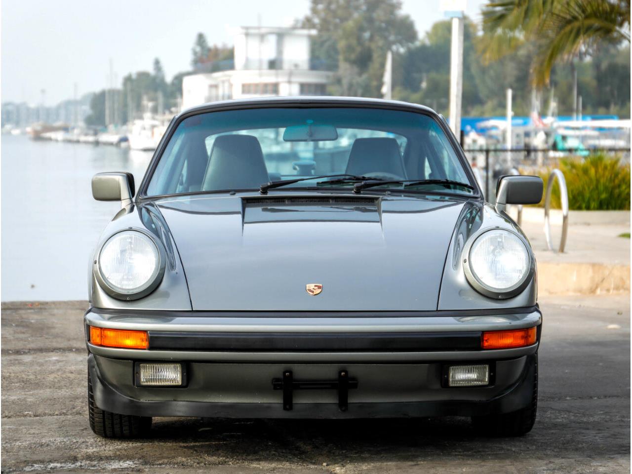 Porsche 911 Carrera