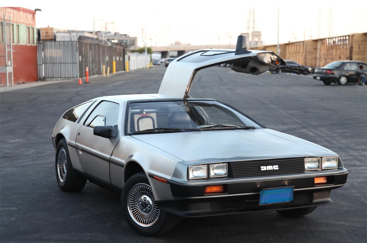 DeLorean DMC 12