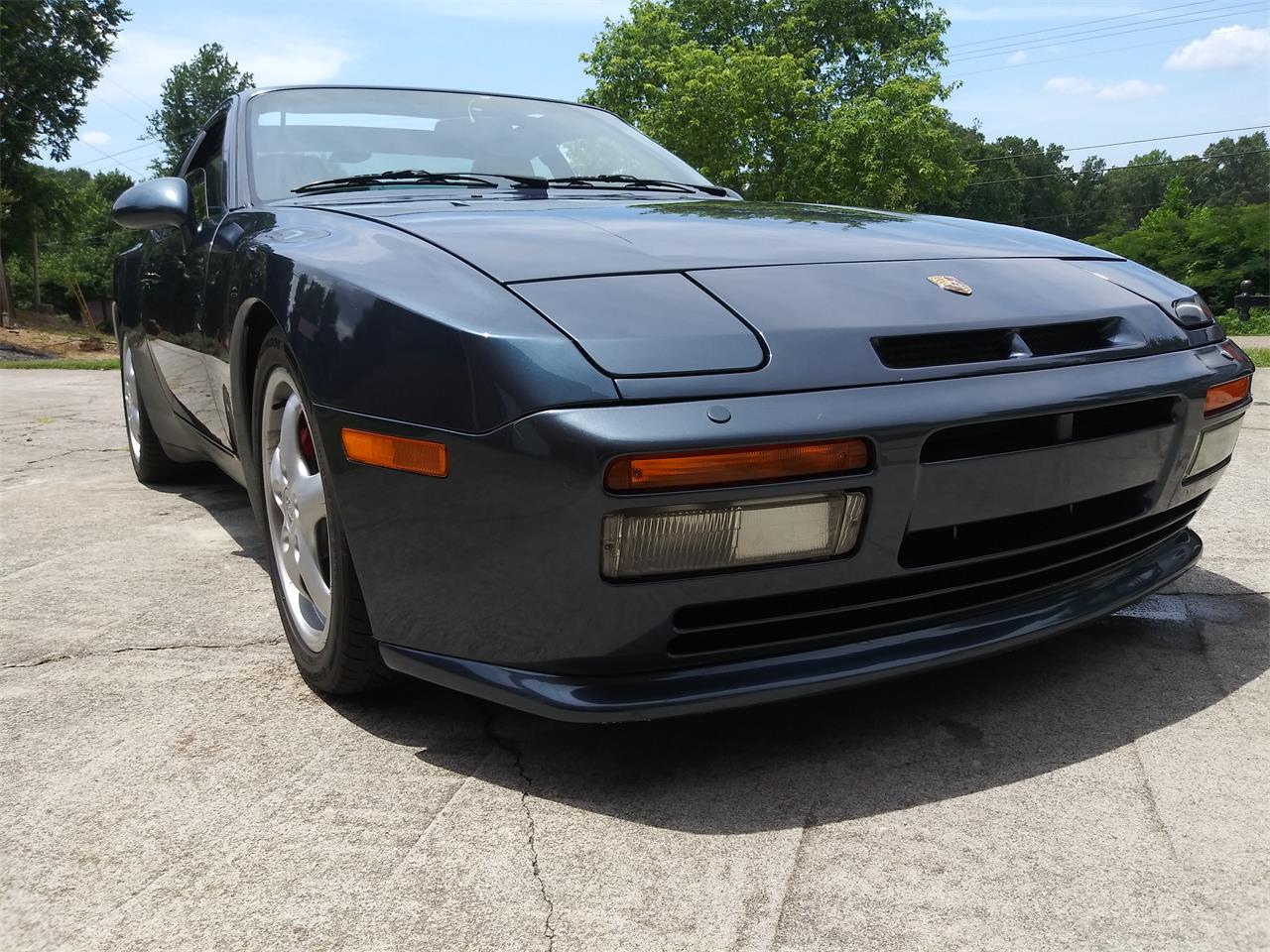 Porsche 944