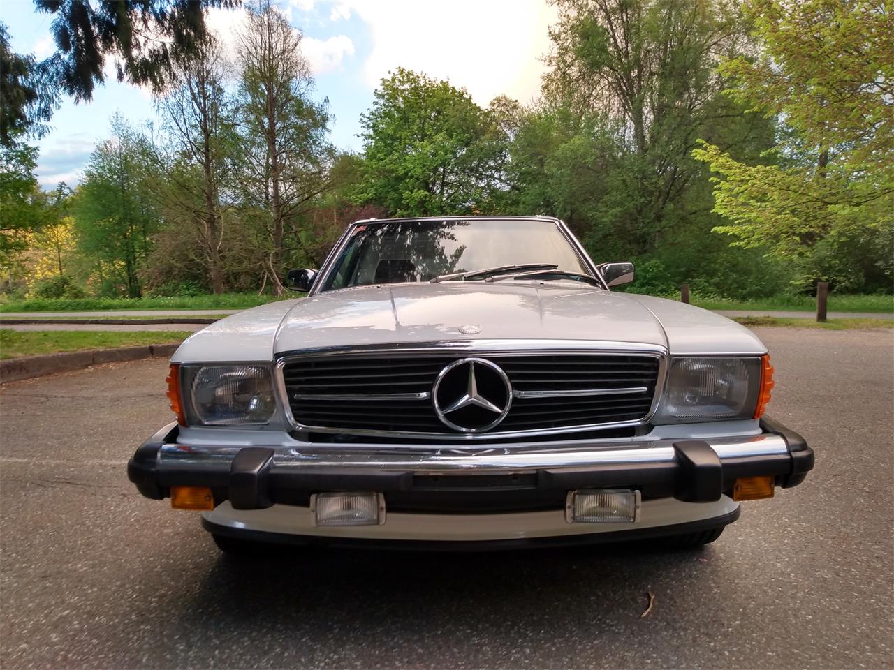 Mercedes-Benz 560SL