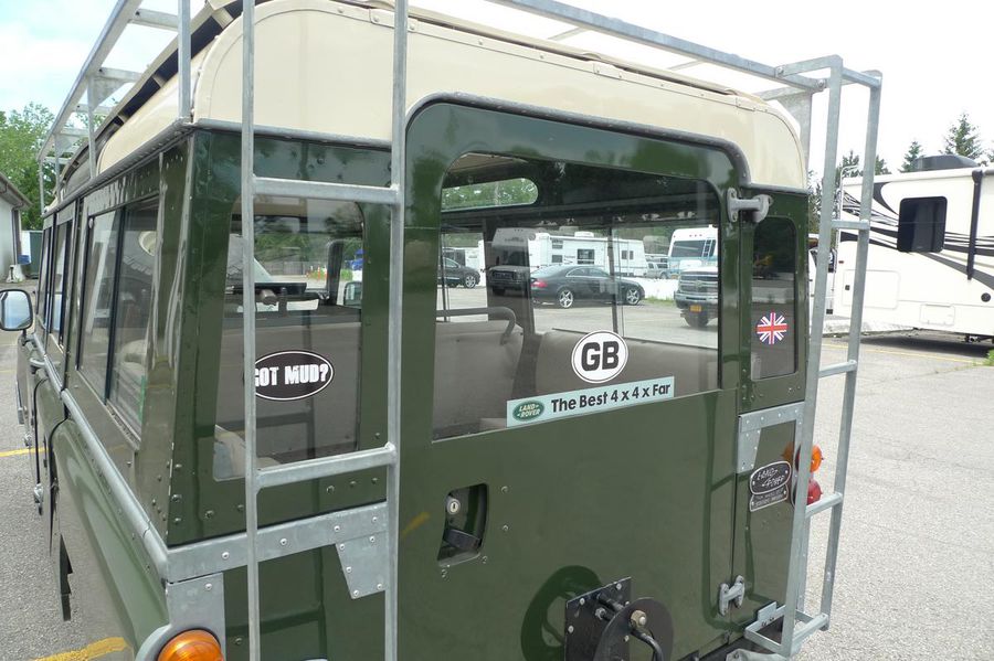 Land Rover 109 Series IIA FIVE DOOR