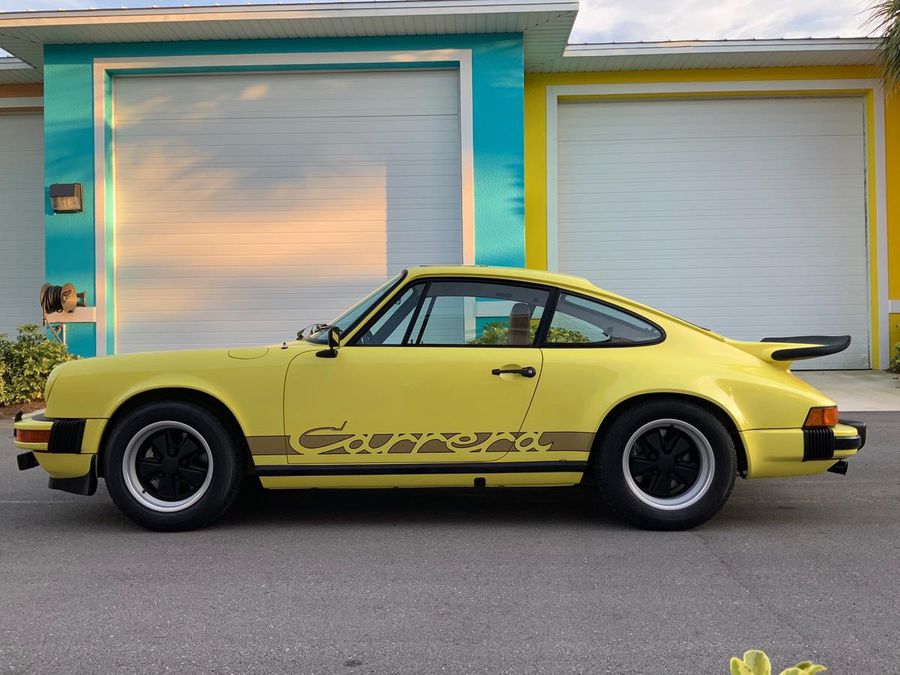 Porsche 911 CARRERA