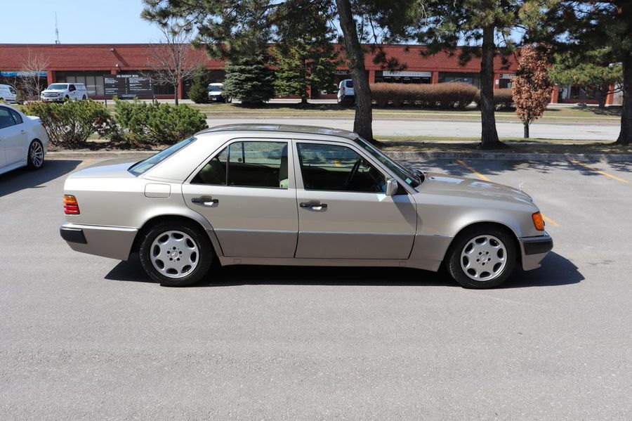 Mercedes-Benz 500E Sedan