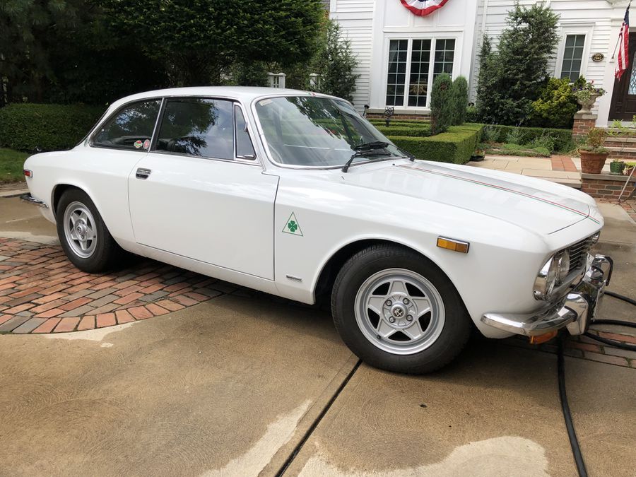 Alfa Romeo GTV 2000 Coupe