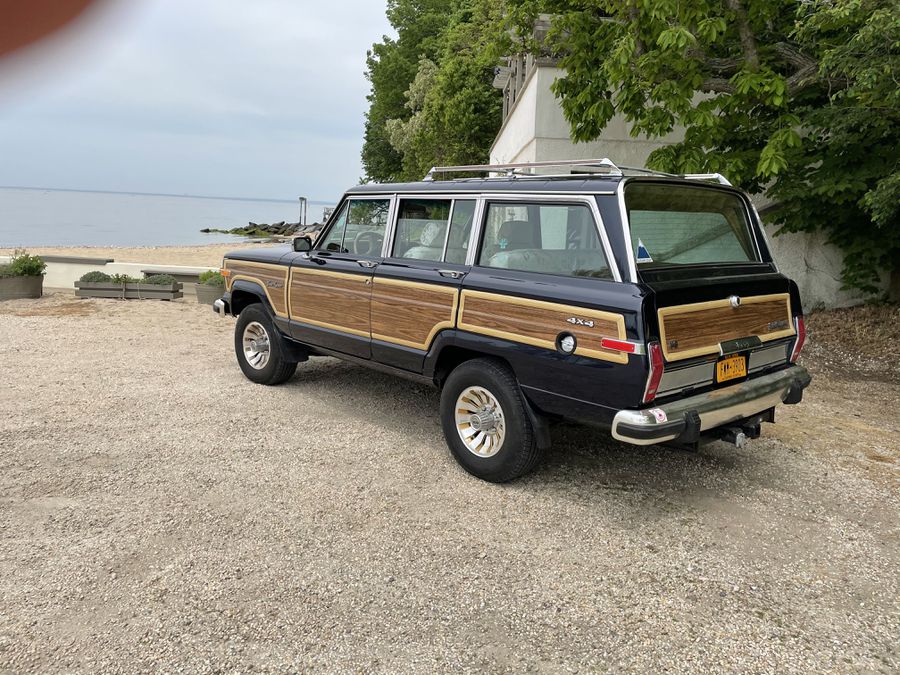 Jeep Grand Wagoneer