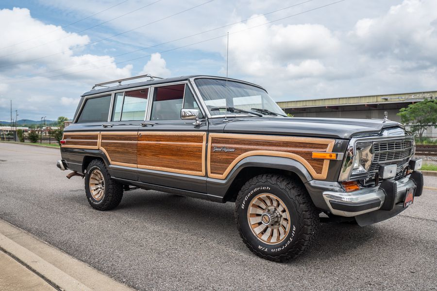 Jeep Grand Wagoneer