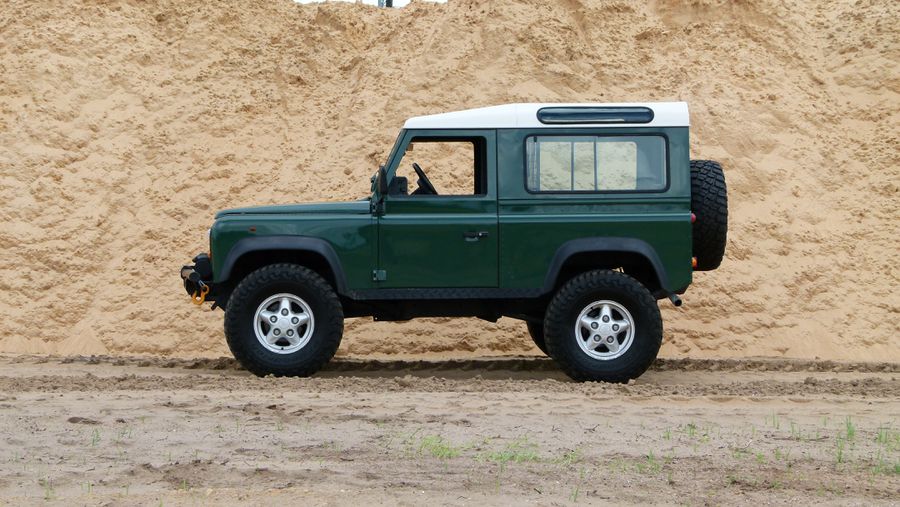 Land Rover Defender 90
