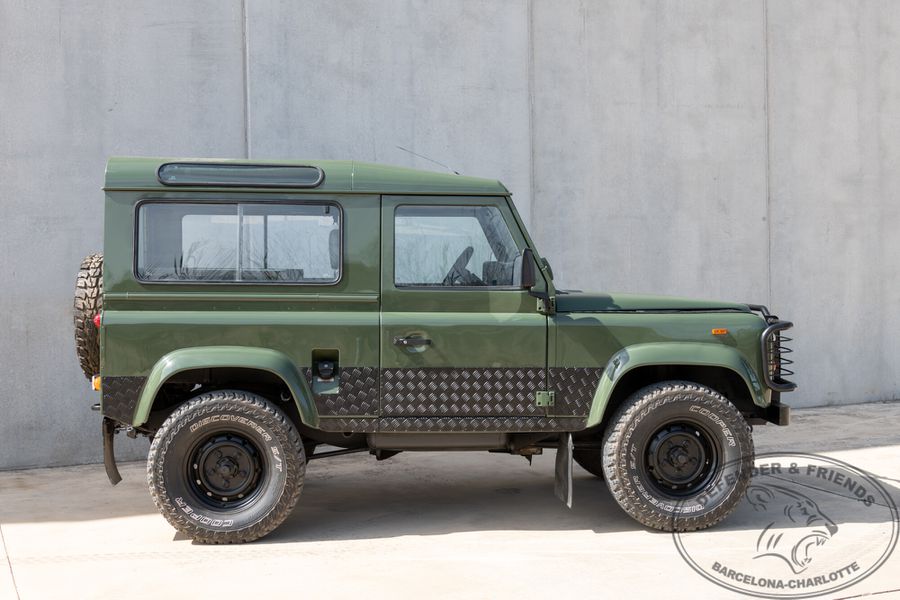 Land Rover Defender 90 D90 Station Wagon