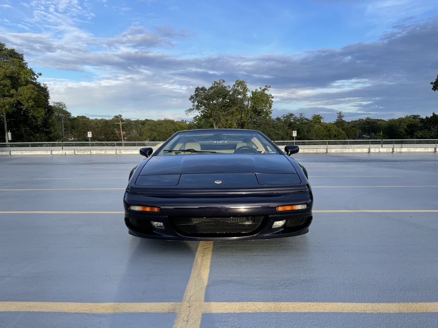 Lotus Esprit Base V8