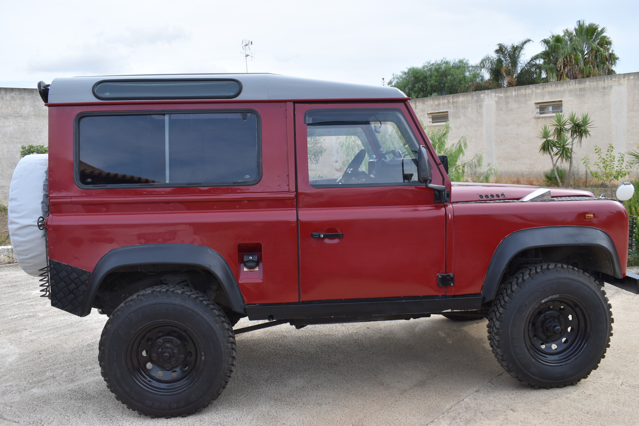 Land Rover 90 / Defender 90 (Euro Spec) 
