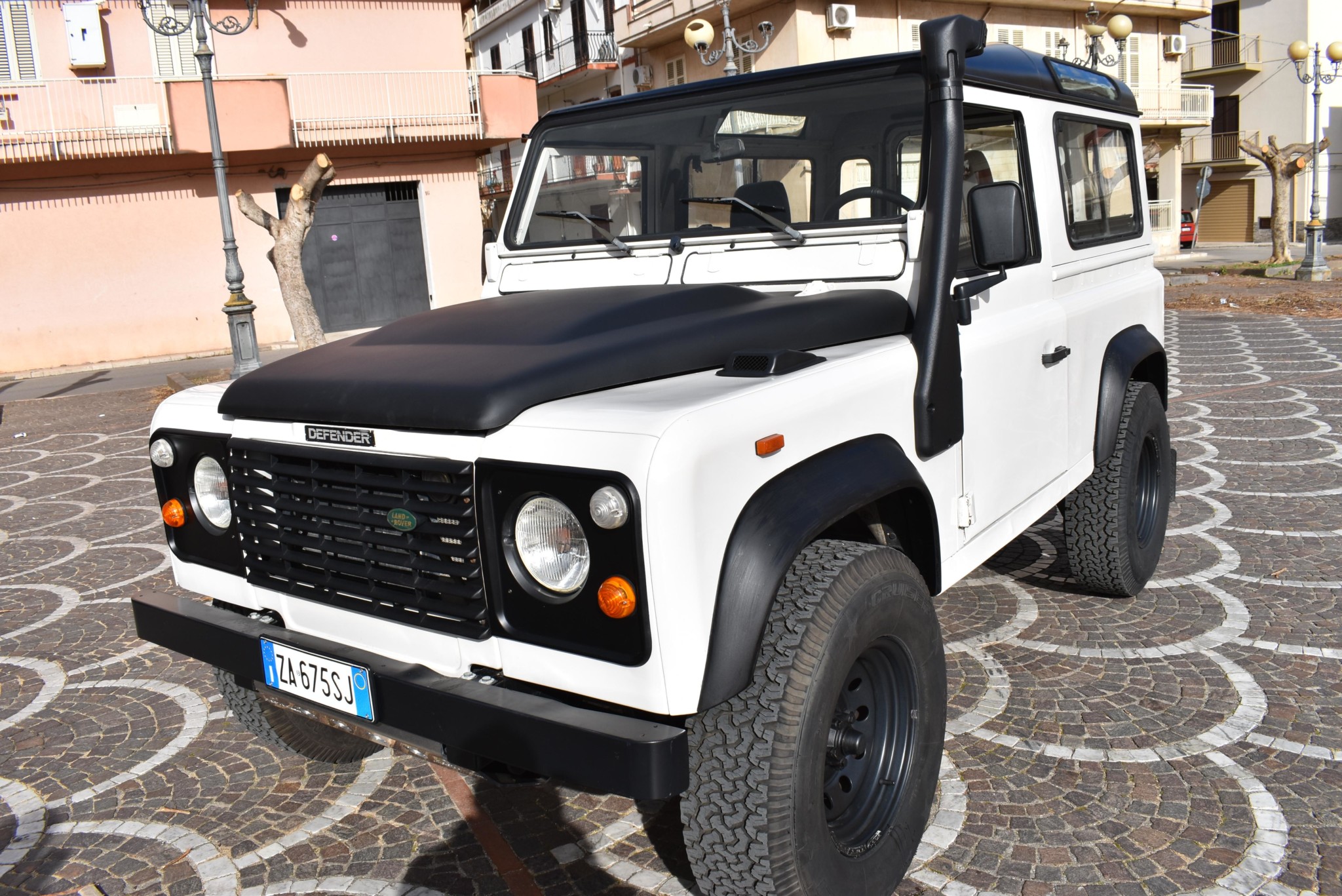 Land Rover 90 / Defender 90 (Euro Spec) 
