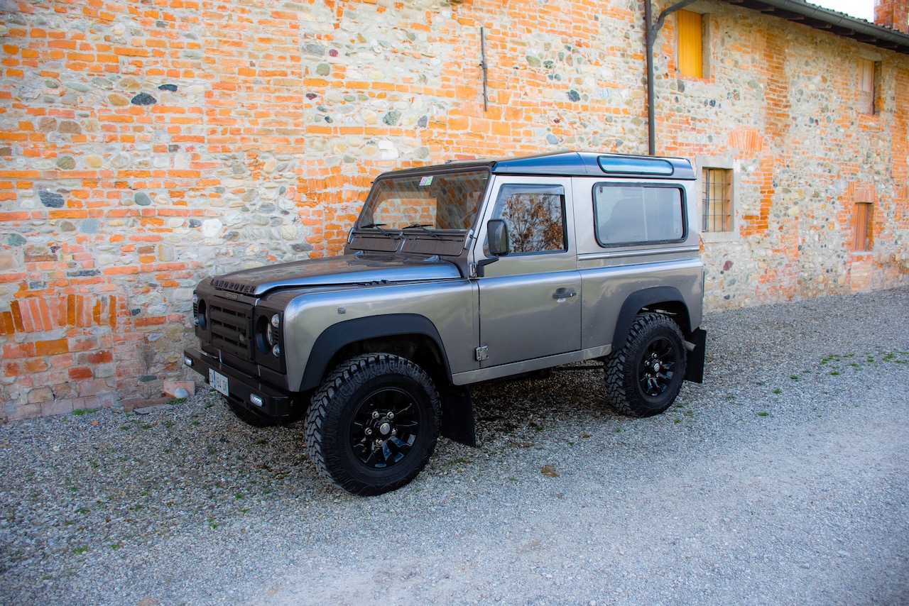 Land Rover 90 / Defender 90 (Euro Spec) 