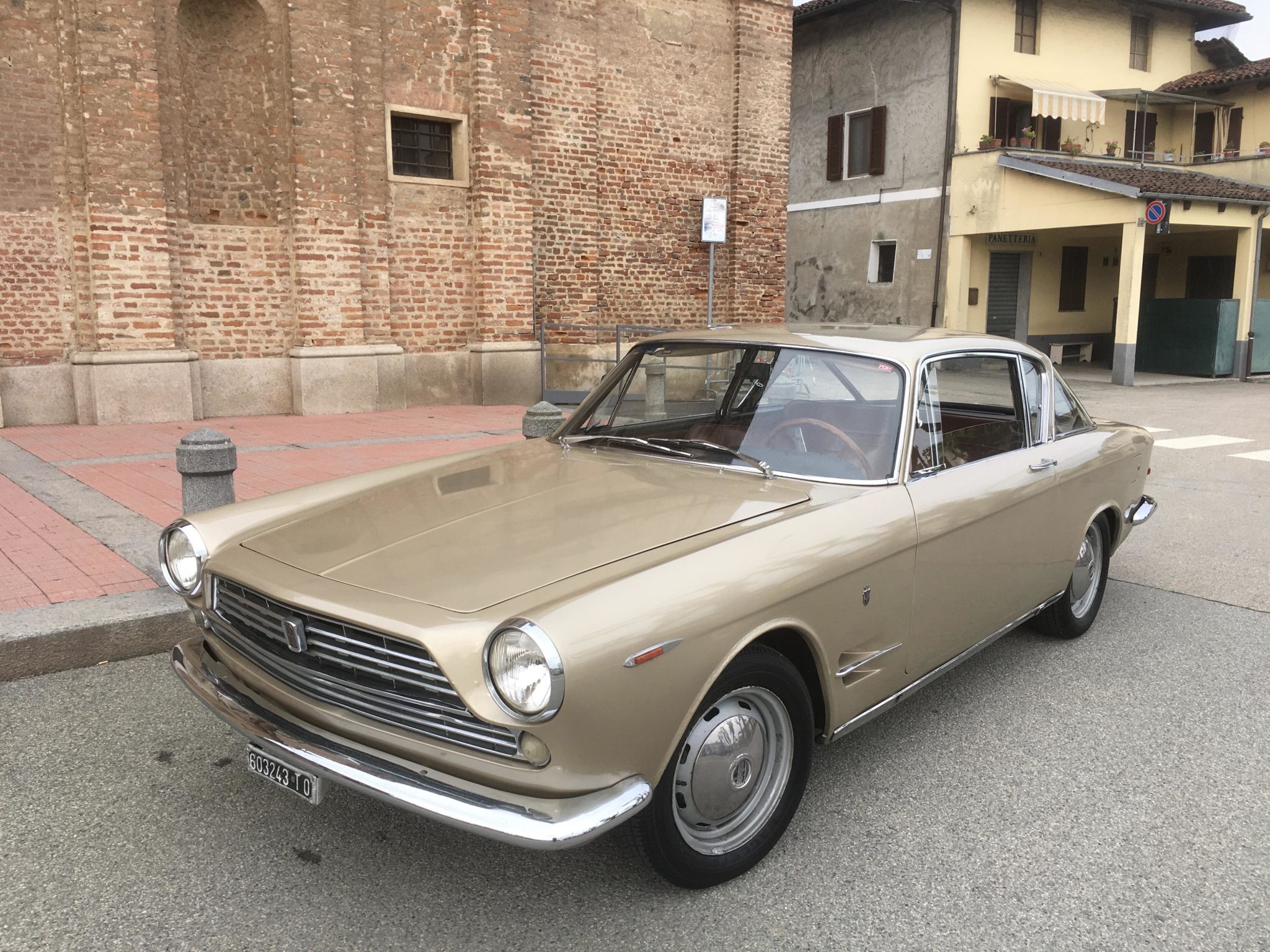Fiat 2300S Coupe by Ghia 