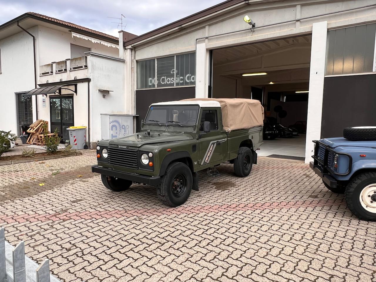 Land Rover 110 / Defender 110 (Euro Spec) 