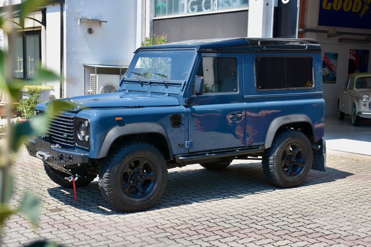 Land Rover 90 / Defender 90 (Euro Spec) 