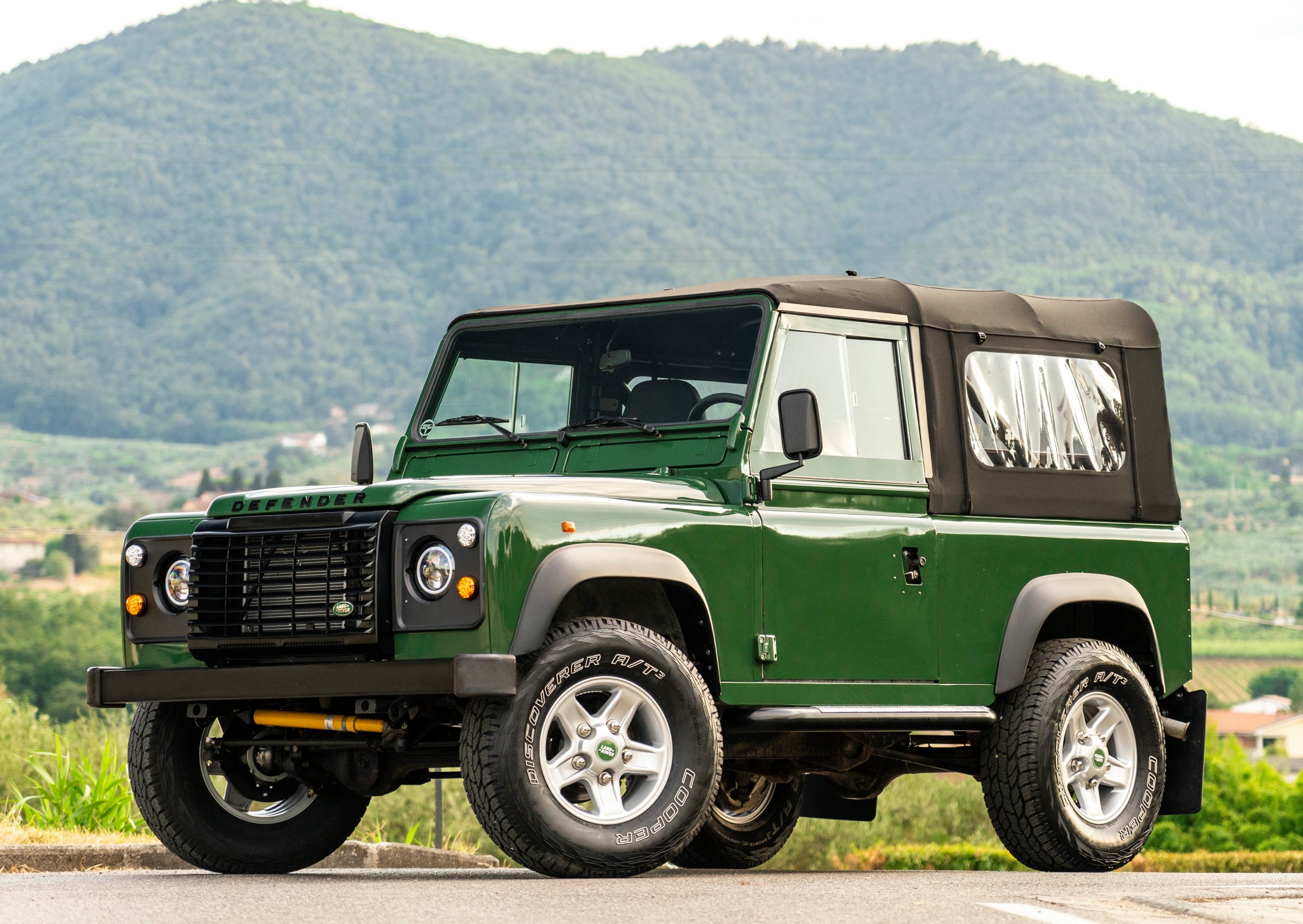 Land Rover 90 / Defender 90 (Euro Spec) 