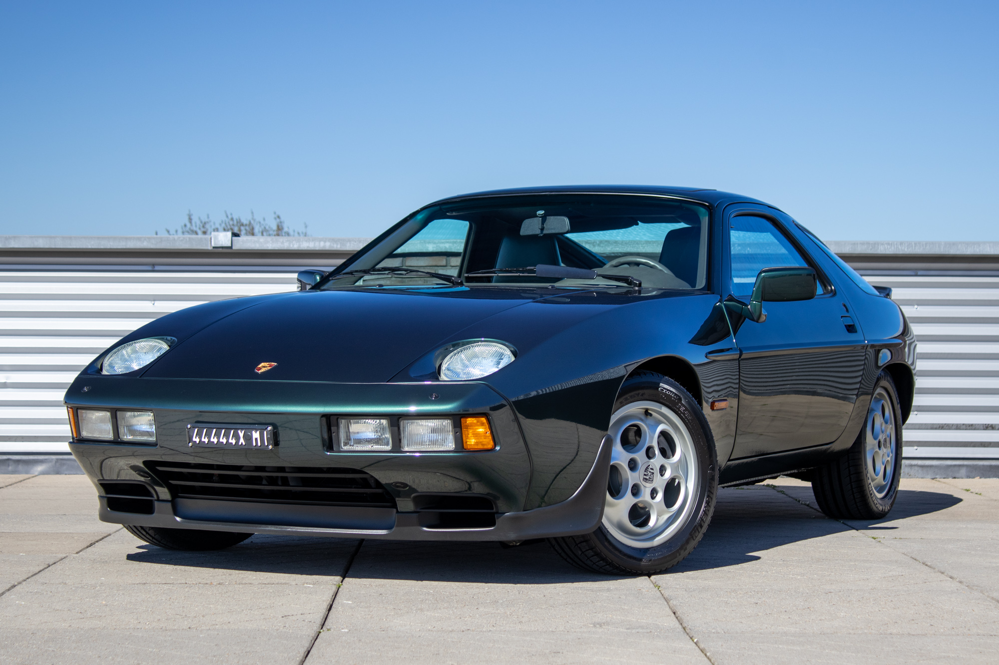 Porsche 928 