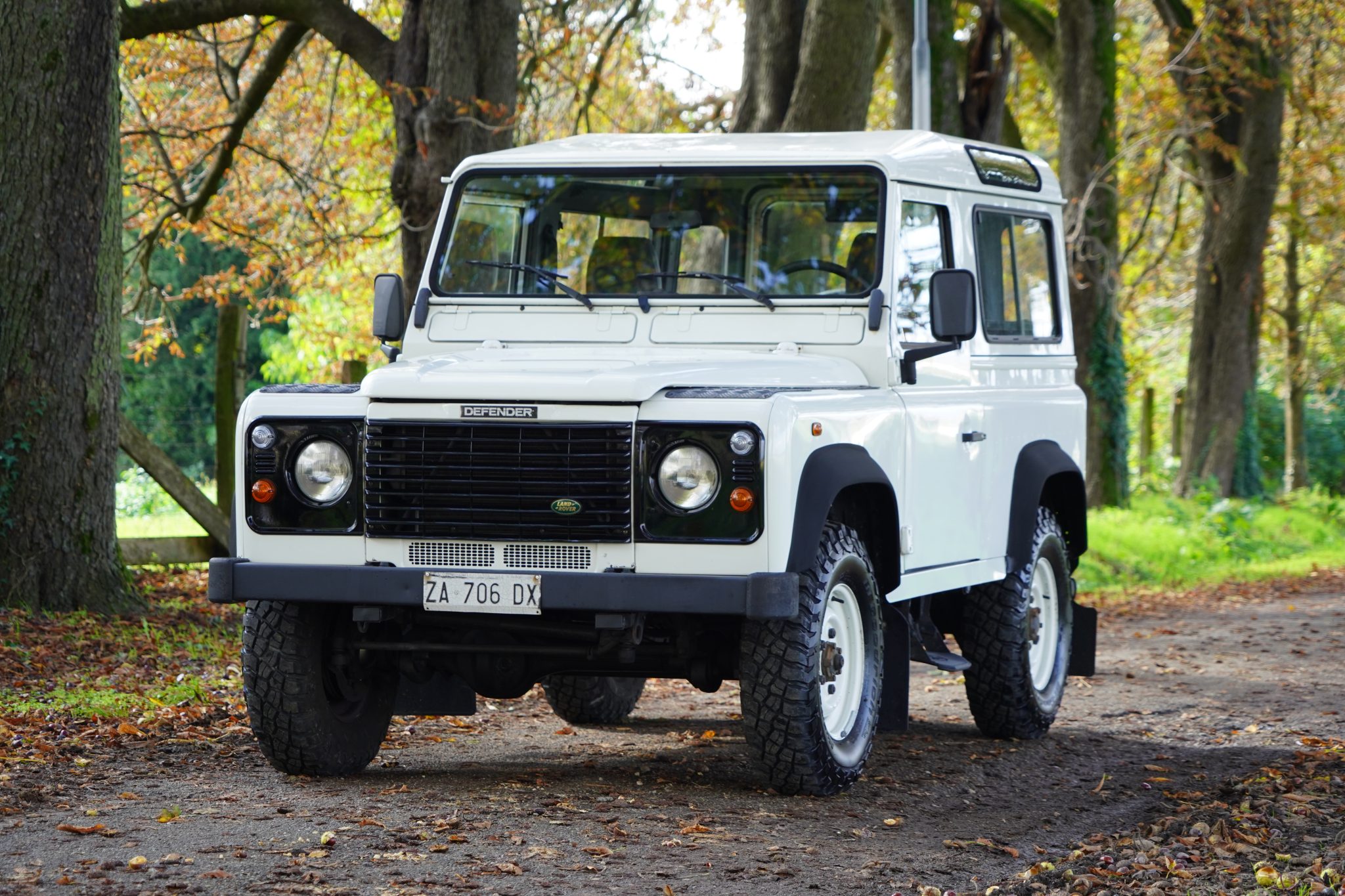 Land Rover 90 / Defender 90 (Euro Spec) 
