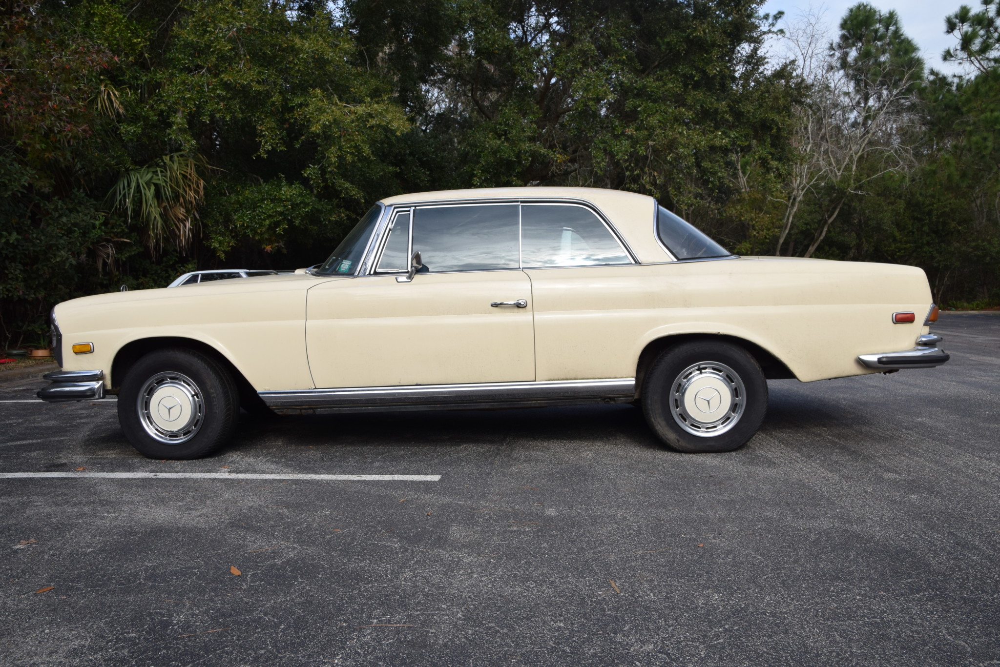 Mercedes-Benz W111 Coupe & Cabriolet 
