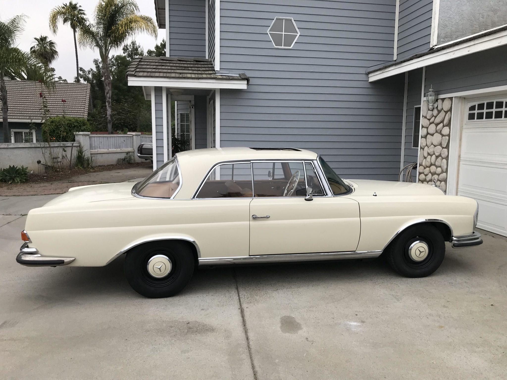Mercedes-Benz W111 Coupe & Cabriolet 