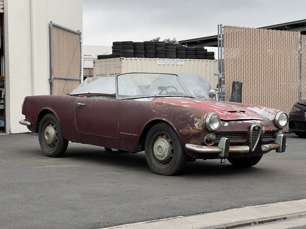 Alfa Romeo 102-Series 2000 